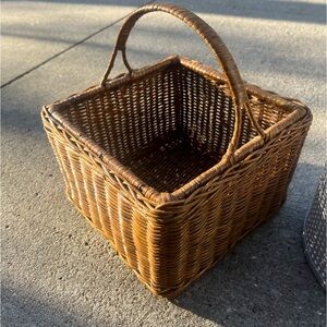 Square storage basket